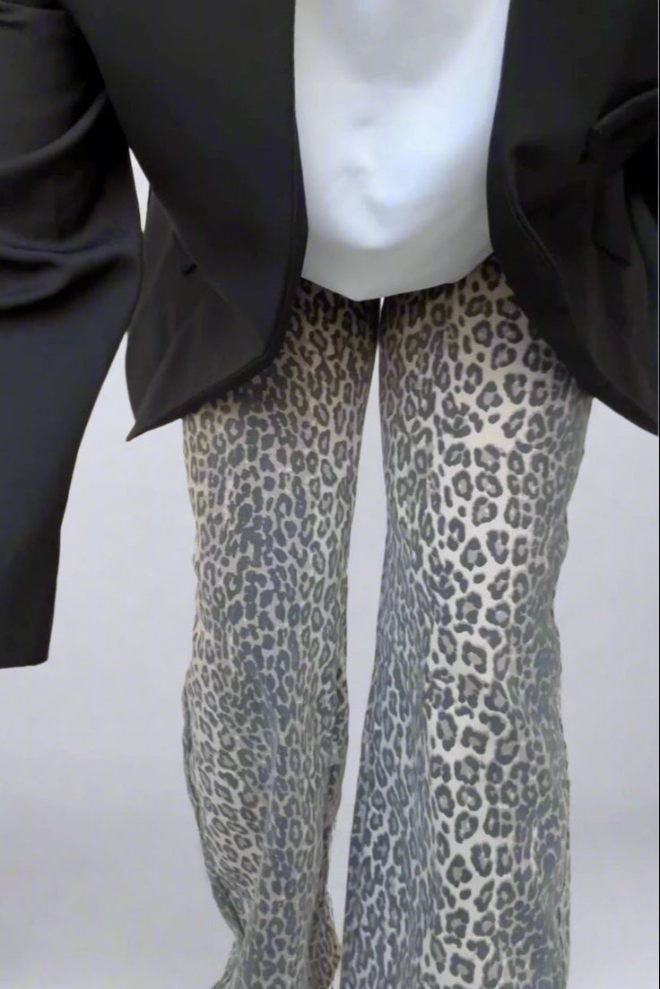 EL DENIM ESTAMPADO LEOPARDO