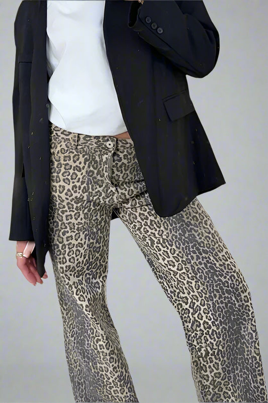 EL DENIM ESTAMPADO LEOPARDO