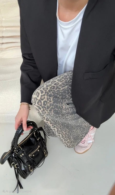 EL DENIM ESTAMPADO LEOPARDO
